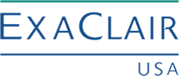 Logo für ExaClair USA mit dem Firmennamen in blauen Großbuchstaben, einer horizontalen blauen Linie darüber und einer blauen Linie darunter sowie dem Wort USA in kleineren blauen Buchstaben in der rechten unteren Ecke.
